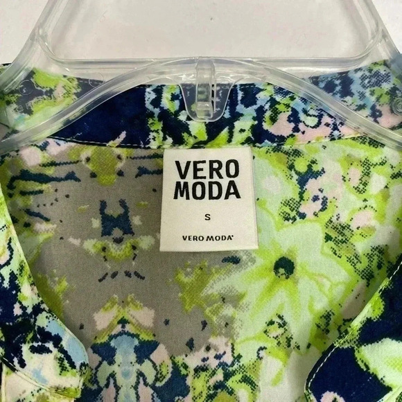 Vero Moda Green Print Button Down Blouse - Picture 4 of 6